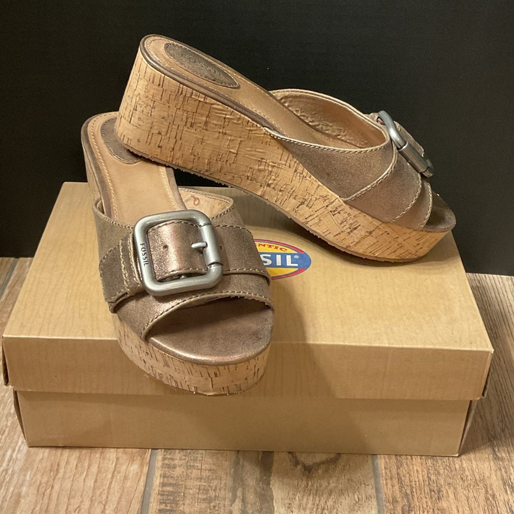 Preowned Fossil brand Malea Wedge Slide platform sandal in gold wms sz 7 1/2